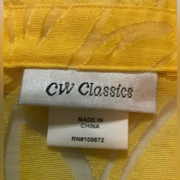 CW Classic Woman’s Top Size Medium - Picture 3 of 6